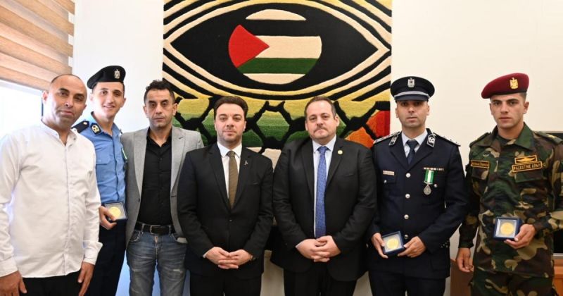 سفار فلسطين لدى مصر تكرّم خريجي فلسطين المتفوقين في الكليات العسكرية