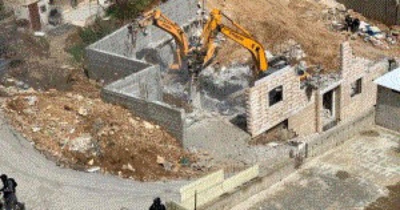 الاحتلال يهدم منزلا قيد الانشاء ومزرعة في كفر مالك شرق رام الله