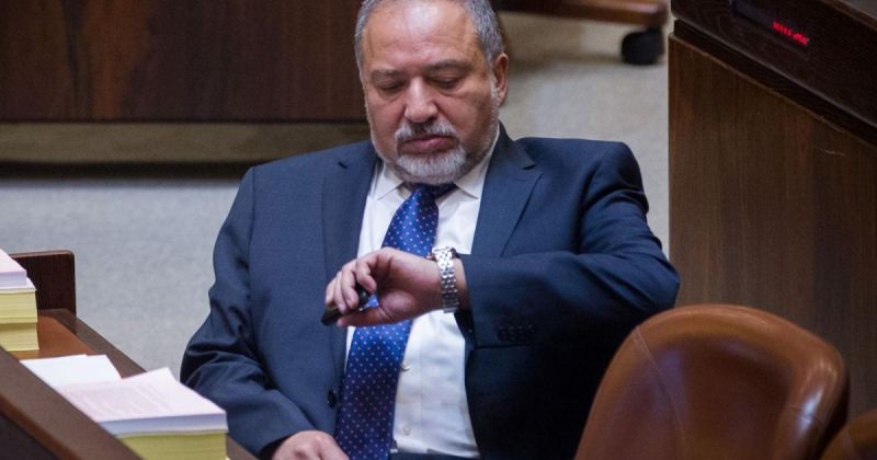 محادثات سرية لتوحيد آيزنكوت وليبرمان رداً على تحالف "بينيت - لابيد"