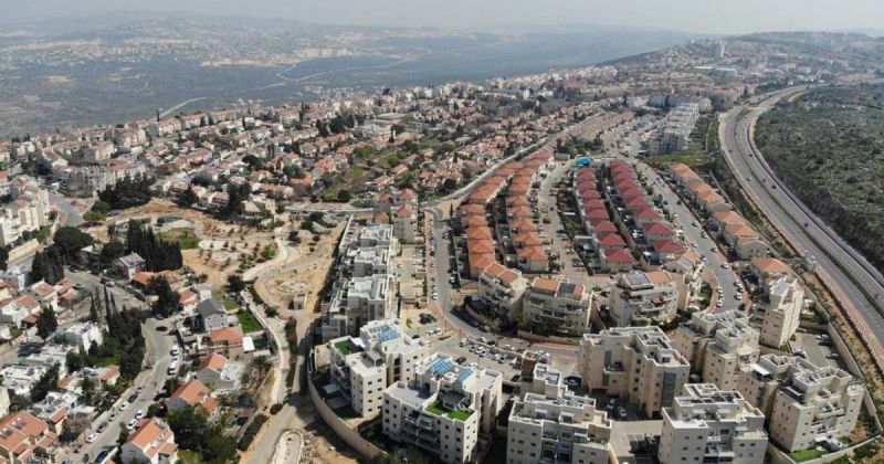 إسرائيل تتحدى 12 دولة غربية وتخطط لإقامة 1670 وحدة استيطانية بالضفة