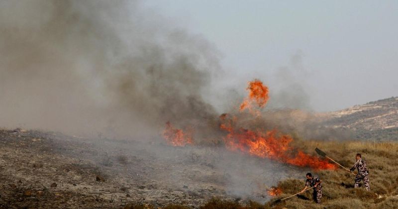 مستوطنون يحرقون أراضي زراعية في جالود جنوب نابلس