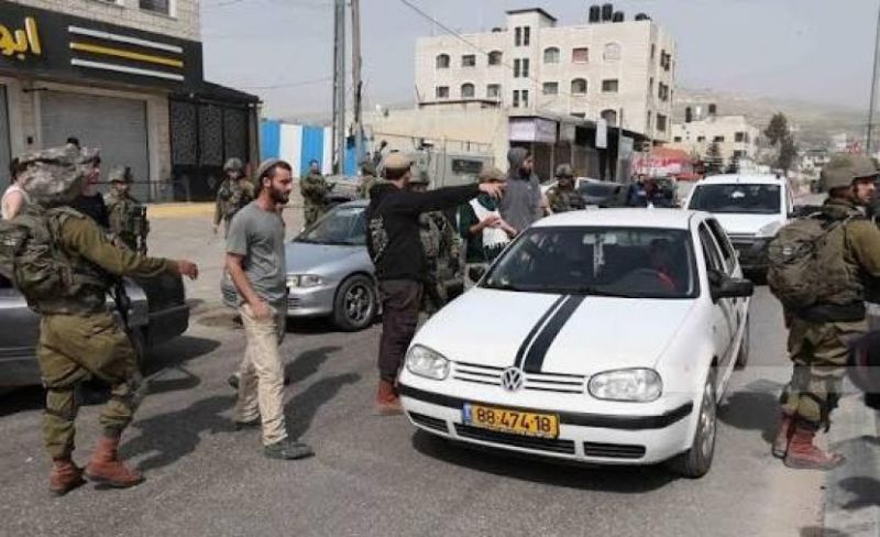 مستوطنون يحطمون مركبتين خلال هجوم على برقة برام الله