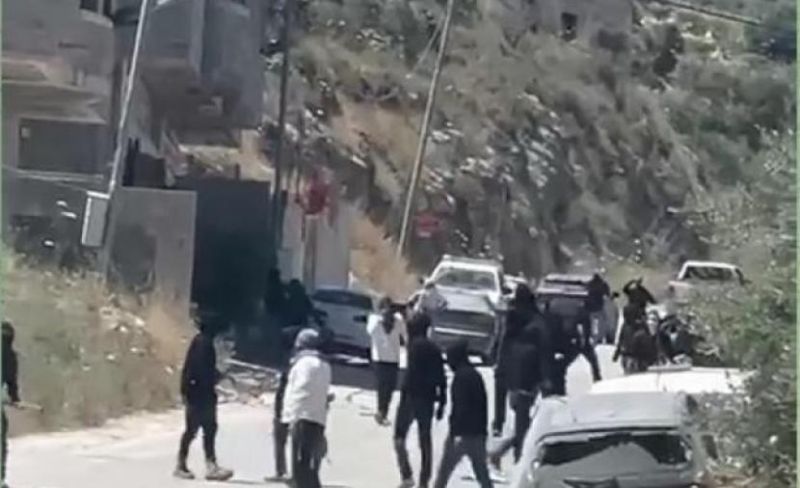 بعد هجوم المستوطنين.. إصابات واعتداءات طالت المنازل والممتلكات في حوارة