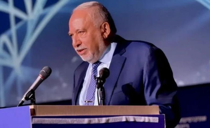 ليبرمان يدعو لقلب الطاولة على نتنياهو واحتجاجات واسعة ضد حكومته
