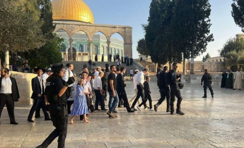 عشرات المستوطنين يقتحمون المسجد الأقصى