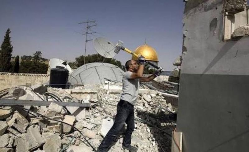 الاحتلال يجبر مقدسيين على إخلاء وهدم منازلهم في سلوان