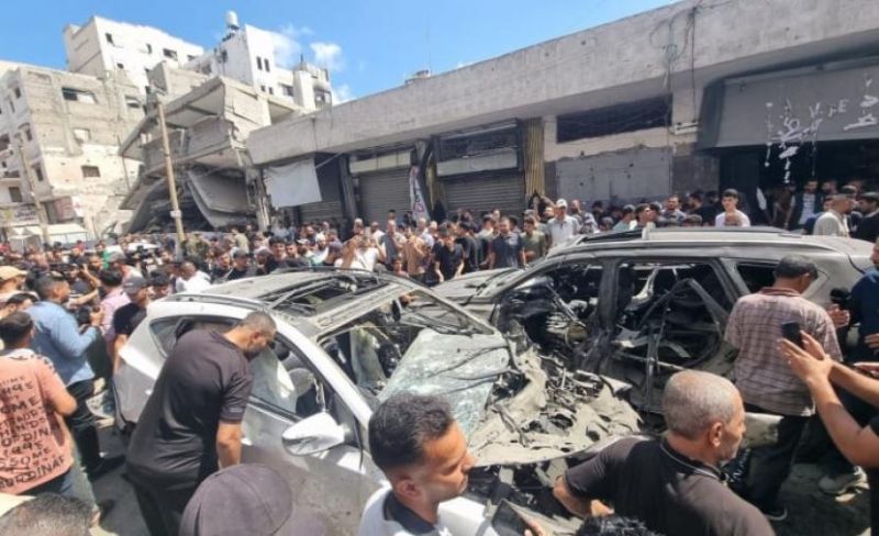 شهيدان ومصابون بقصف الاحتلال مركبة وسط قطاع غزة