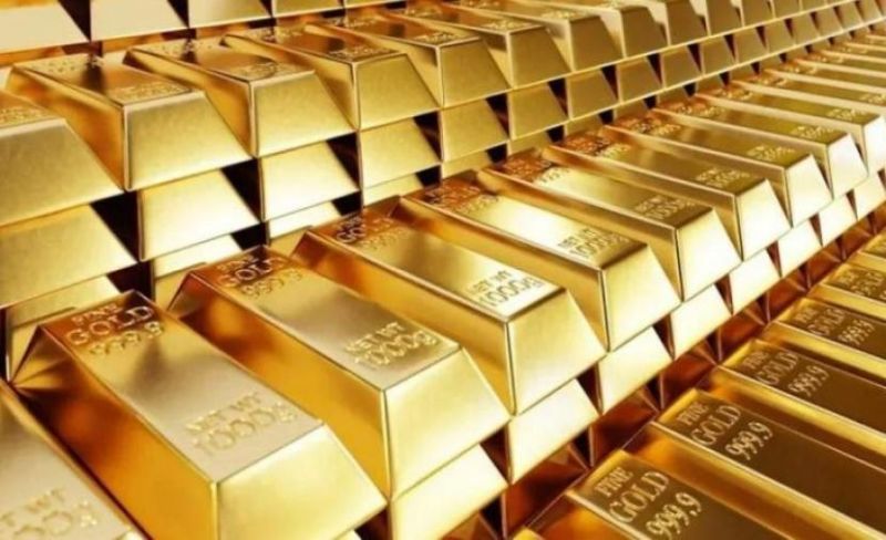 الذهب يتجه لتسجيل خسارة شهرية بأكثر من 6 بالمئة