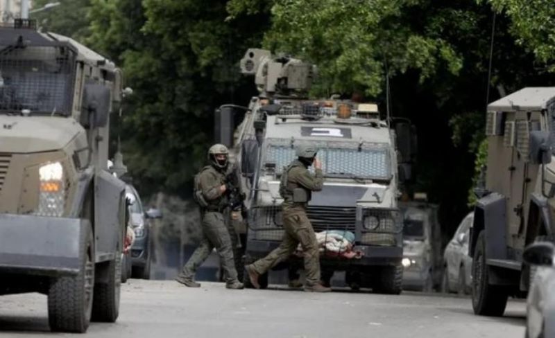 الاحتلال يفتش منازل في مثلث الشهداء جنوب جنين