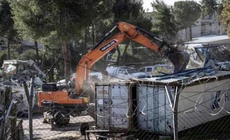 الاحتلال يهدم منشآت ويجرف أراضي بالعيسوية تمهيدًا لمزيد من المصادرة في القدس