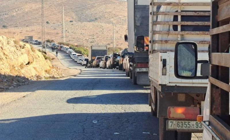 الحواجز... تسرق أعمار الفلسطينيين وأوقاتهم