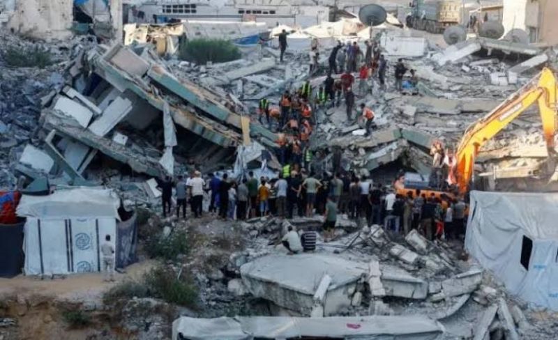 الفصائل الفلسطينية تحمل الاحتلال مسؤولية انهيار عمارة السعادة بغزة
