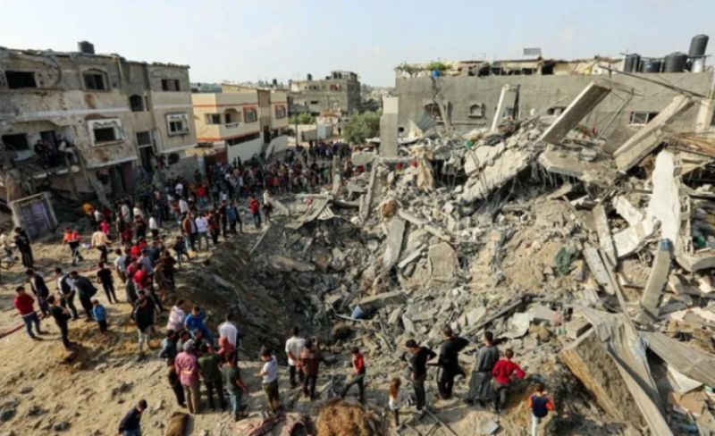 انتشال 55 رفات شهيد من تحت الأنقاض في قطاع غزة