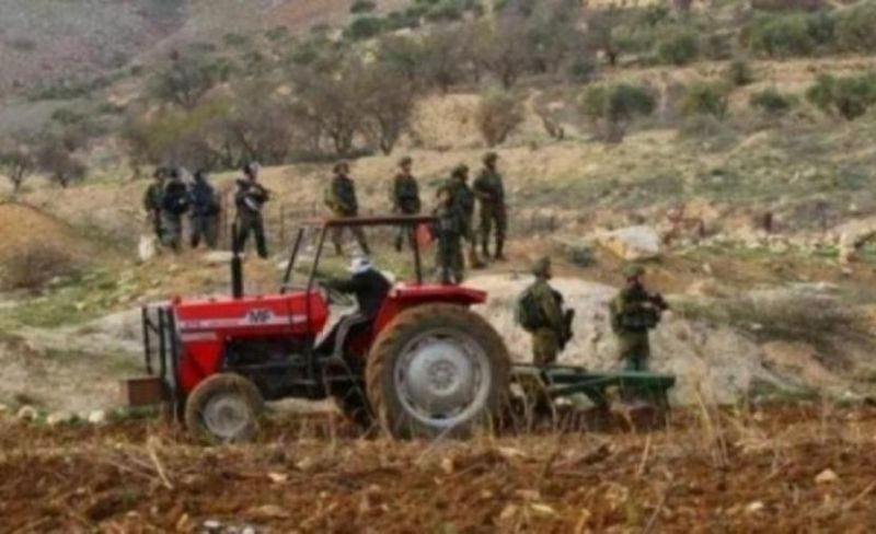 الاحتلال يستولي على جرار في بلدة الساوية جنوب نابلس