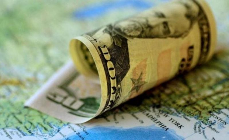 الدولار يتجه لمكاسب أسبوعية مع زيادة عوائد السندات وتصاعد توقعات رفع الفائدة
