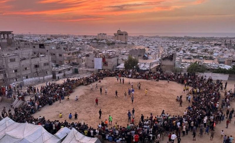 كلاسيكو التحدي تحت ظلال الخيام.. غزة تنتزع الحياة من براثن الموت بركلة كرة قدم