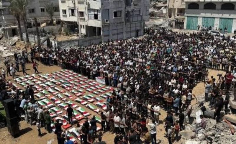 تشييع جثامين 75 شهيدا بعد انتشالها في حي الدرج بمدينة غزة