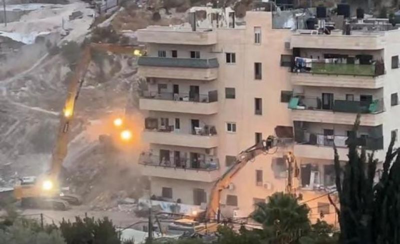 الاحتلال يهدم بناية سكنية من 5 طوابق في بلدة الطور بالقدس