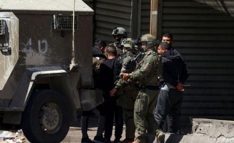 من بينهم ثلاثة أشقاء.. الاحتلال يعتقل 5 مواطنين من قرية جالود جنوب نابلس