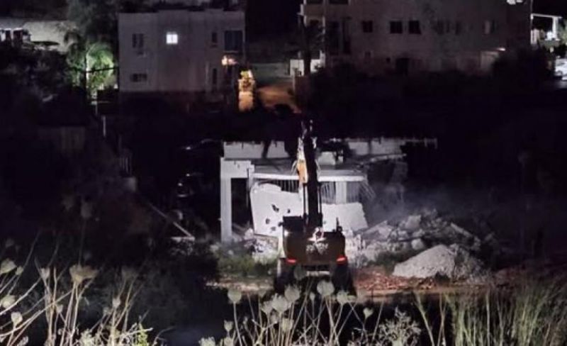 مواطنان يهدمان منزليهما ذاتيا في أم الفحم