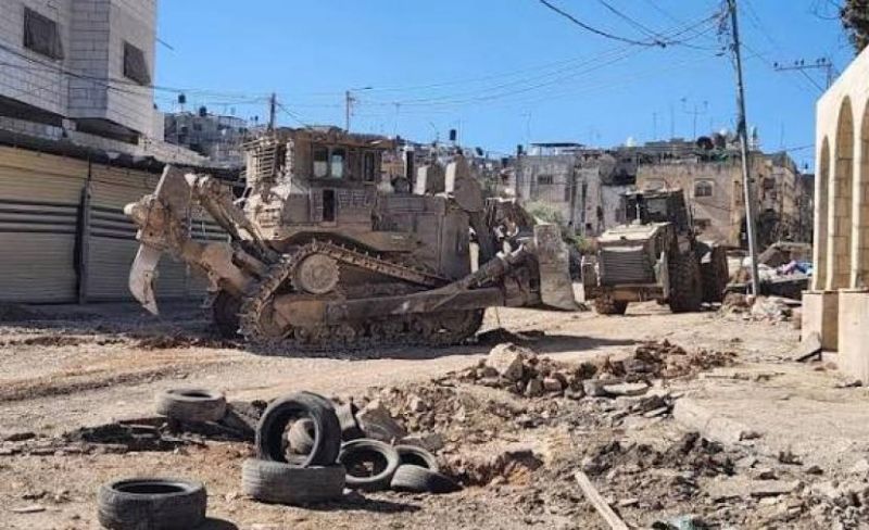 انتقاماً لعملية الخليل البطولية.. جرافات الاحتلال تشن حملة هدم مسعورة في منطقة "فرش الهوى"