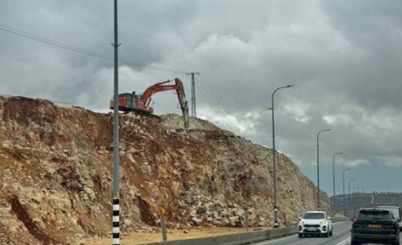 سموتريش يعلن شق طريق استيطاني يربط مستوطنة ألون موريه بالأغوار