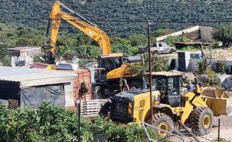 الاحتلال يهدم بركسين ويضيق على المواطنين جنوب جنين