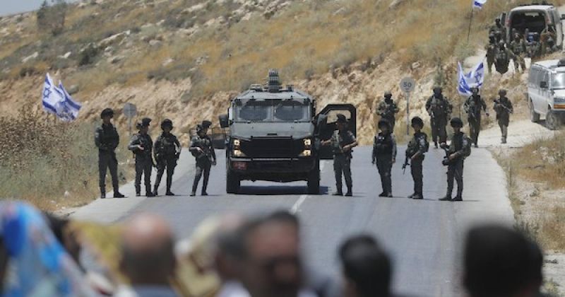 تصعيد ميداني واستيطاني في الضفة: إصابات بالاختناق في المغير ودورا وبرك سليمان واعتداءات للمستعمرين من بيتا إلى كفل حارس وكيسان