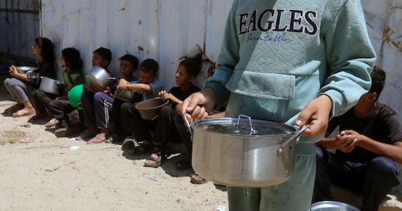 بين عقدة السلاح وسباق إدارة غزة: القاهرة تؤجل اختبار الفصائل إلى السبت وسط ضغط الوسطاء وتصعيد إسرائيلي