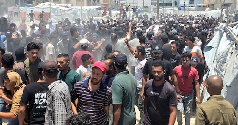 ورقة ملادينوف تضع غزة أمام اختبار سياسي جديد: حصر السلاح مقابل الانسحاب.. و«حماس» تطلب ضمانات قبل الرد