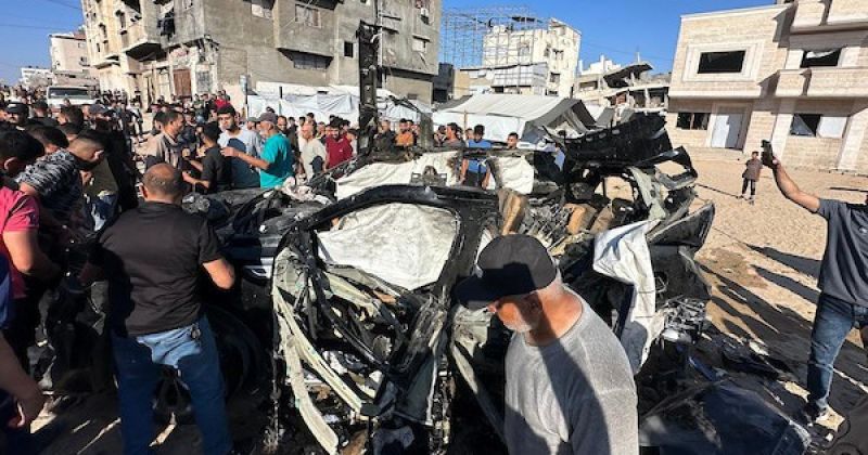 14 شهيداً في يوم جديد من التصعيد بغزة: غارات تستهدف مركبة مدنية ودورية شرطة وصيادين رغم وقف إطلاق النار