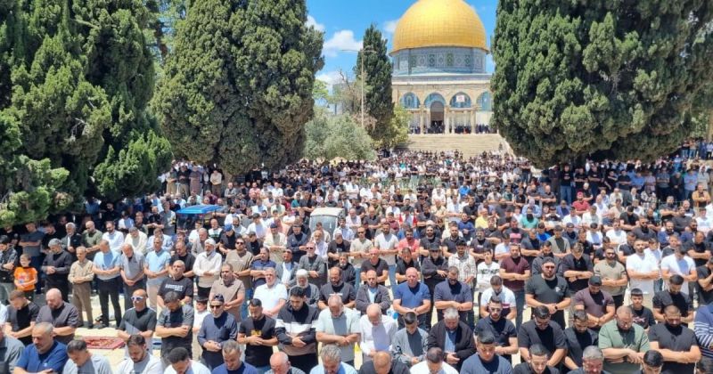 70 ألفا يؤدون صلاة الجمعة في المسجد الأقصى