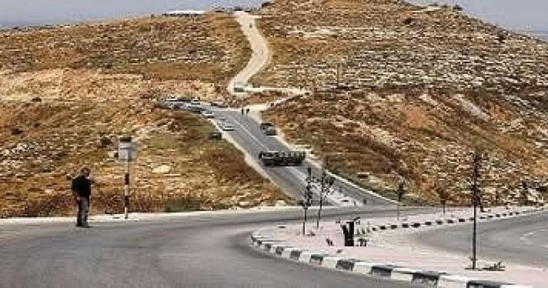 إسرائيل توسّع شبكة الطرق الاستيطانية وتكرّس «الضم الفعلي» في الضفة الغربية