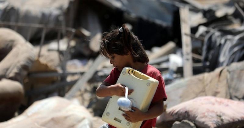 حماس تطرح صيغة جديدة لملفي السلاح والموظفين… والوسطاء يدفعون نحو «صفقة شاملة» بانتظار الرد الإسرائيلي