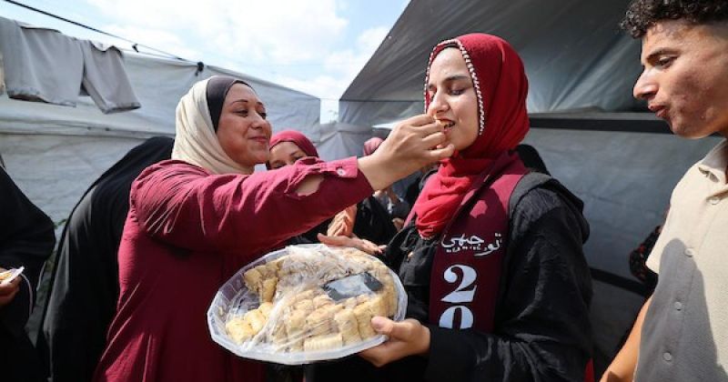 من خيمة النزوح إلى فرحة التوجيهي.. دانا تحصد 96% في غزة