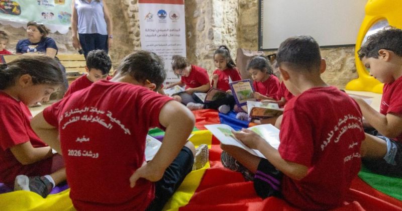 ورش الرسم وقراءة القصص تستقطب الأطفال في المدرسة الصيفية بجمعية سيدة البشارة بالقدس