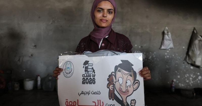 بين أنقاض الجامعة وحلم الطب.. رغد تحصد 96% في التوجيهي