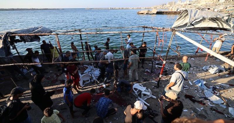 6 شهداء و14 مصابًا بغارة إسرائيلية على ميناء غزة والجيش يقول إنه استهدف قادة في حماس