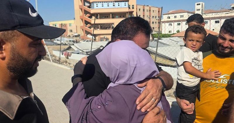 بعد أشهر من الانتظار.. مرضى فلسطينيون يعودون إلى غزة عبر كرم أبو سالم