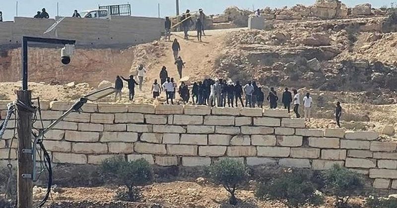 يوم من التصعيد في الضفة: إصابات واعتداءات للمستعمرين من الخليل إلى جنين وهجمات تطال صحفيين أجانب