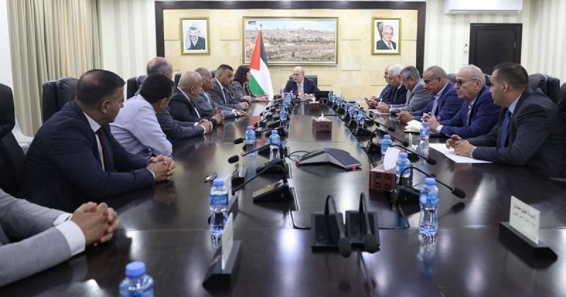 مصطفى يبحث مع بلدية نابلس تعزيز الخدمات ودعم صمود المواطنين في مواجهة الاستيطان