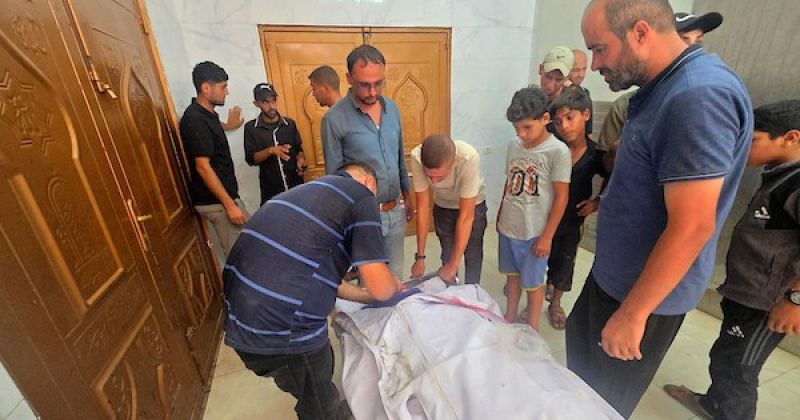 4 شهداء في غارات إسرائيلية على غزة وخان يونس خلال الخميس.. والدفاع المدني ينتشل 233 جثمانًا ورفاتًا من تحت الأنقاض