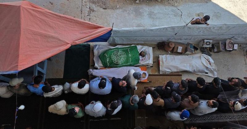 استشهاد سبعة فلسطينيين بينهم ثلاثة في استهدف منزل شمال القطاع وانتشال رفات 20 شهيدًا في حي الزيتون