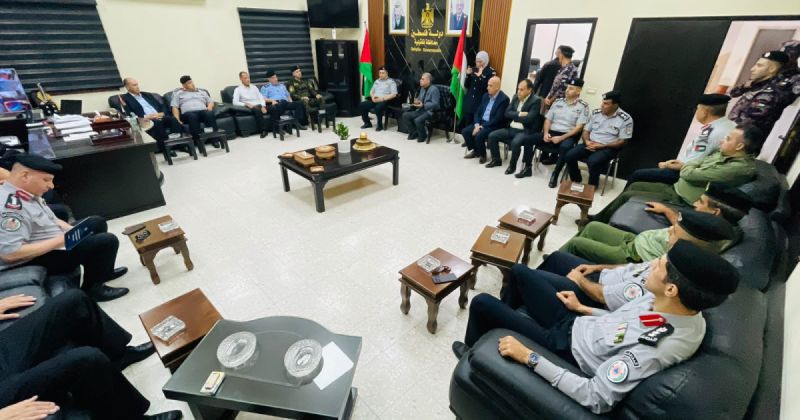 قلقيلية: المحافظ يلتقي مدير عام الدفاع المدني ويبحث معه عدد من القضايا.