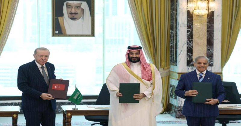 اتفاق مكة يعيد تشكيل المشهد الأمني الإقليمي.. فلسطين ترحب بالمظلة الدفاعية السعودية التركية الباكستانية وتدين هجمات الحوثيين