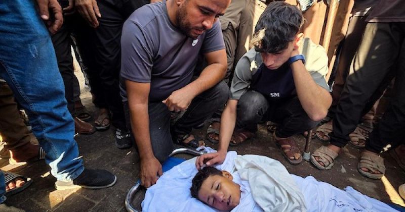 رصاصة تنهي لعب طفل أمام خيمته.. محمد الشخريتي شهيدًا في غزة