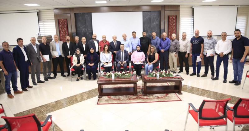 المدرسة الوطنية الفلسطينية للإدارة تختتم برنامج " فن ومهارات الإتيكيت والبروتوكول" للمديرين العامين في الهيئة العامة للشؤون المدنية