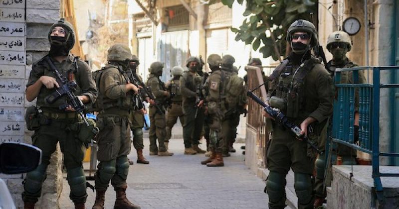 اقتحام البلدة القديمة في نابلس وإصابة 12 طالبًا بالاختناق