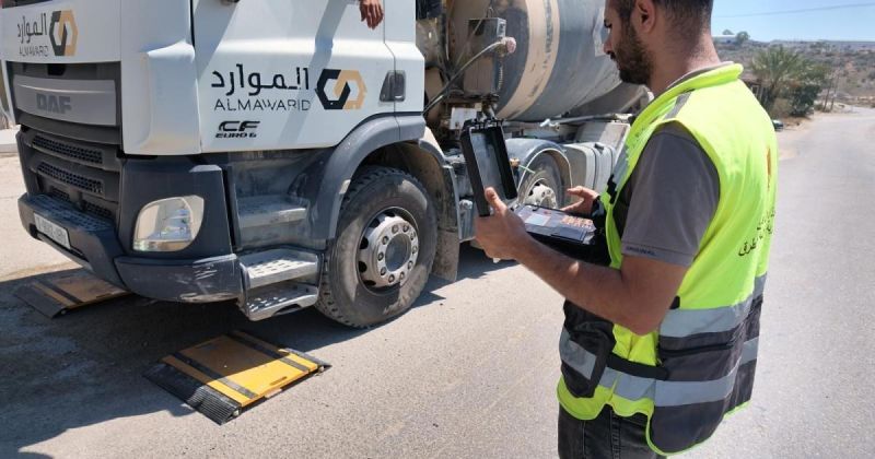 بدء استخدام موازين الكترونية حديثة وميدانية لقياس أوزان الشاحنات