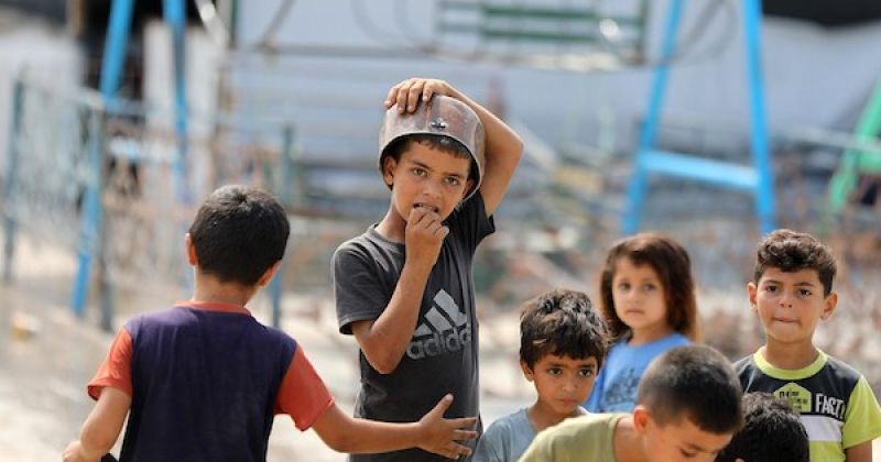 الحياة اليومية بين المباني المدمرة شرق مخيم جباليا